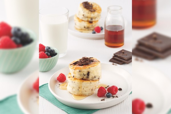 Fluffy Pancakes with Chocolate Chunks