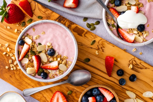 Strawberry Cheesecake Smoothie Bowls 