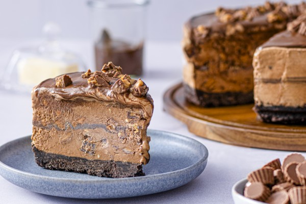 Peanut Butter Cup Ice Cream Cake 