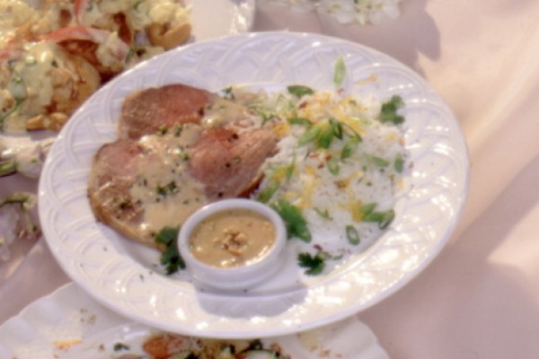 barbecued lamb with thai peanut sauce