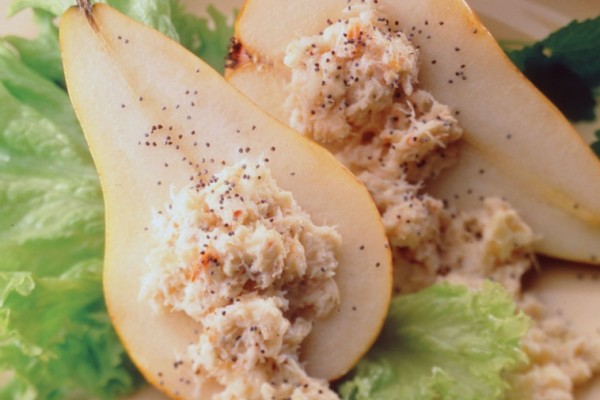 blue ermite cheese pears with crab