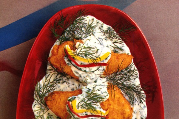 breaded chicken breasts with spinach and dill sauce