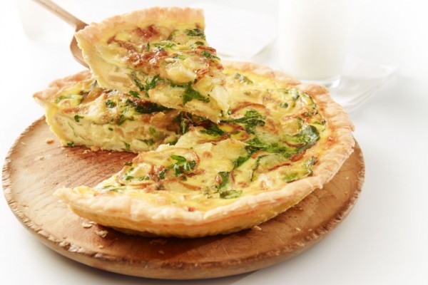 caramelized onion arugula and brie tart