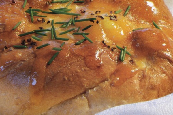 cheddar baked bagels eggs