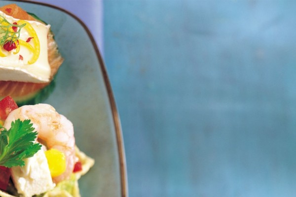 creamy cucumber rounds with smoked salmon