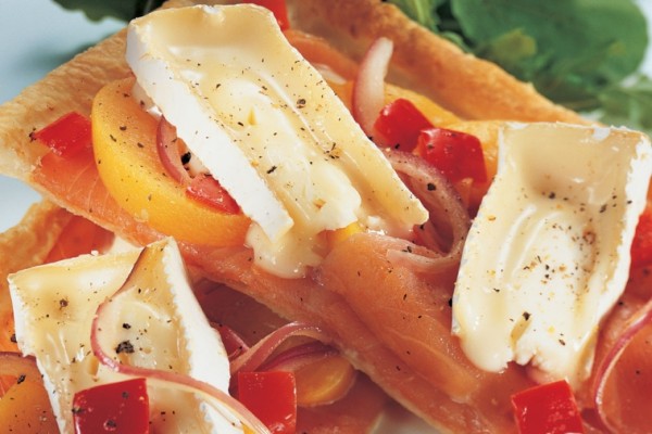 creamy smoked salmon pizza with peaches and arugula