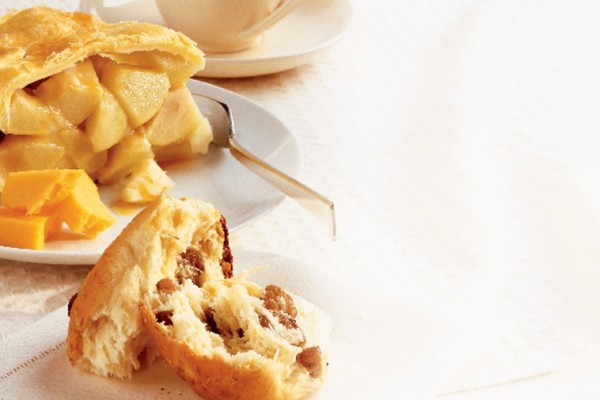 deep dish caramel apple pie