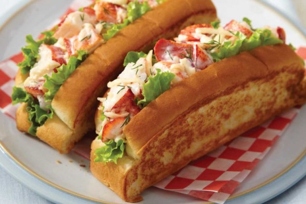 havarti lobster salad in a bun