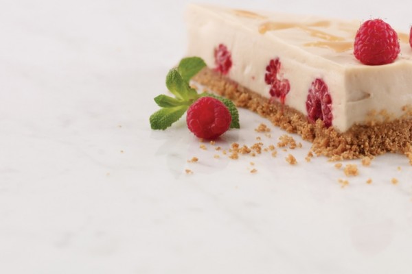 light no bake caramel raspberry cheesecake