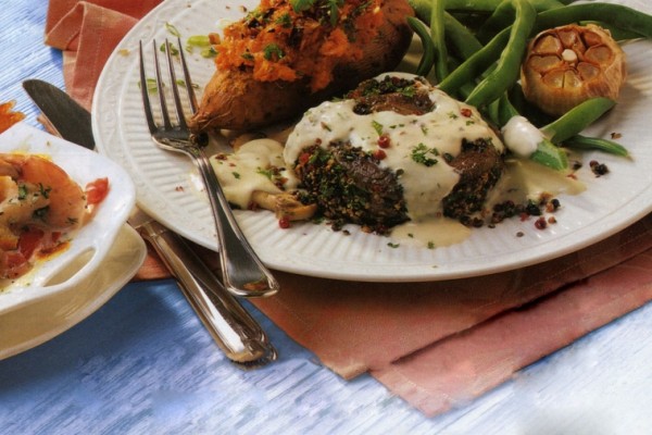 medaillons de boeuf avec sauce a l ail roti et au cognac