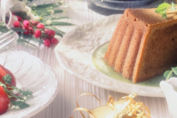 moka cake with kiwi sauce