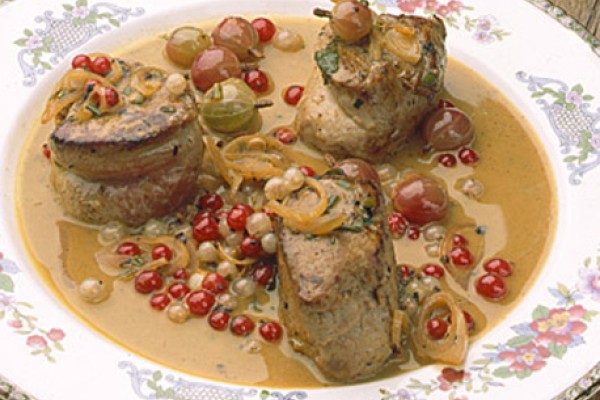pork tenderloin medallions with summer fruits