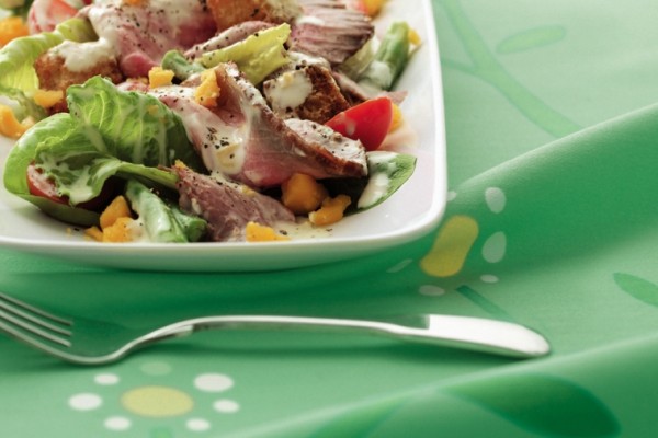 roast beef dinner salad with cheddar