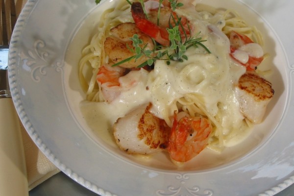 seafood saute with vanilla mornay sauce