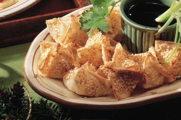 shrimp wontons with asian dipping sauce