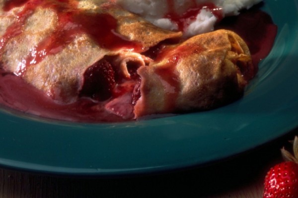 strawberry cream cheese crepes