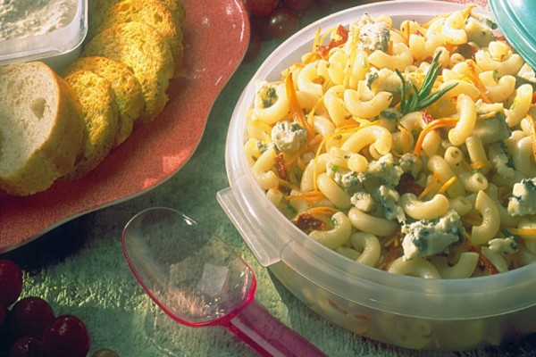 sun dried tomato and borgonzola macaroni salad
