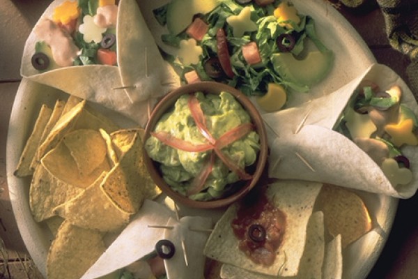 tortillas con pollo with salsa