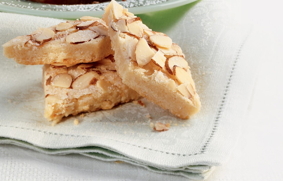 Almond diamond cookies
