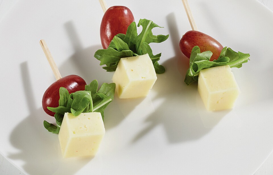 Grape, gouda and arugula skewers