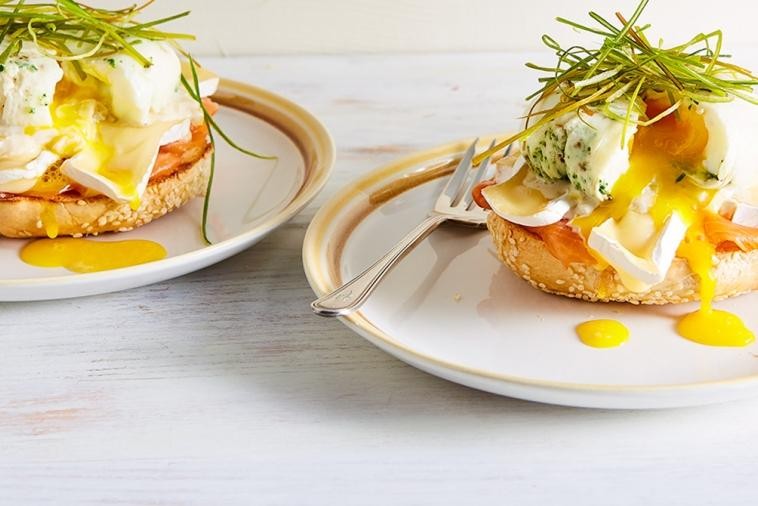 Smoked salmon & Brie eggs Benedict