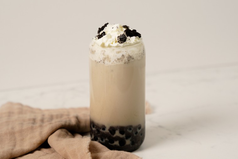 Thé aux perles et biscuits à la crème