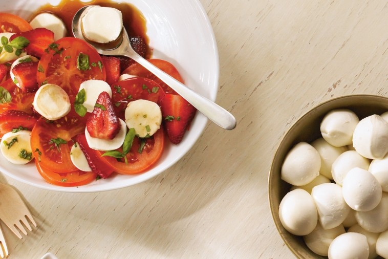 bocconcini tomato and strawberry salad