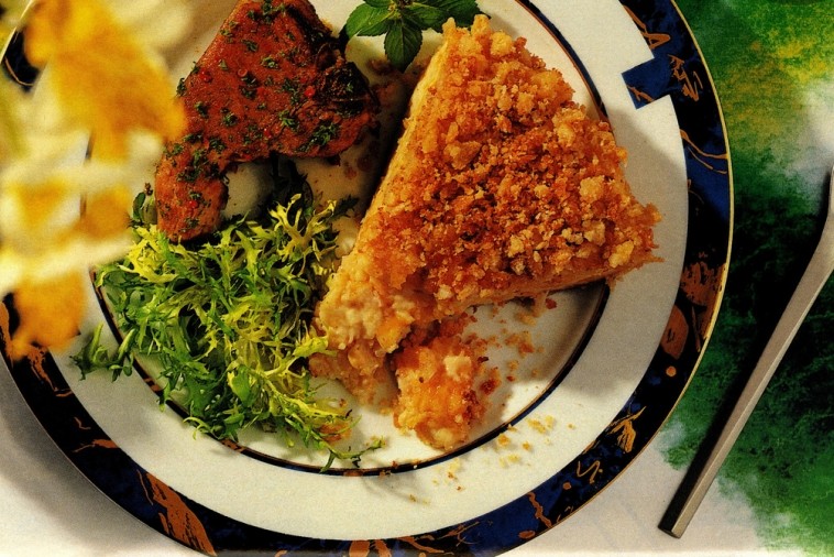 cauliflower cheese pie in toasted crumb crust