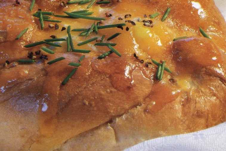 cheddar baked bagels eggs