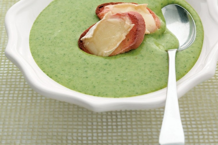 cream of potato and spinach soup with brie croutons