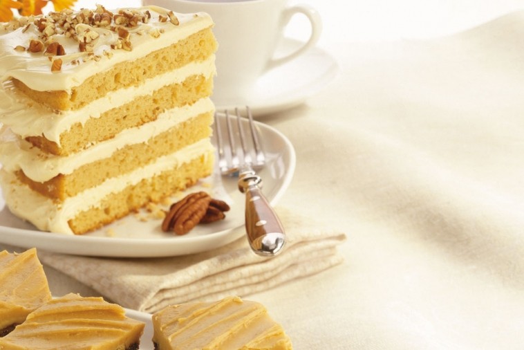 creamy maple nut cake