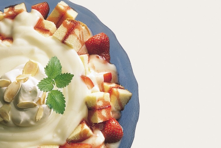 easy strawberry trifle