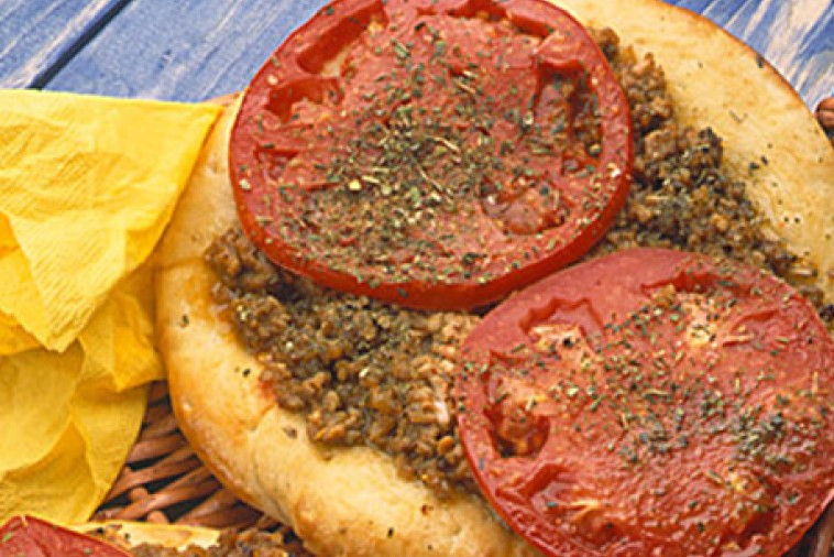 ground pork tomato and herb pizza