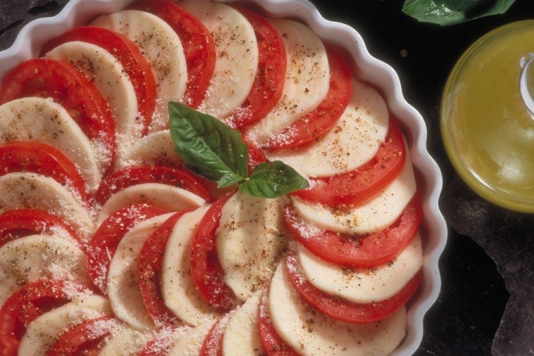 mozzarella tomatoes in basil vinaigrette