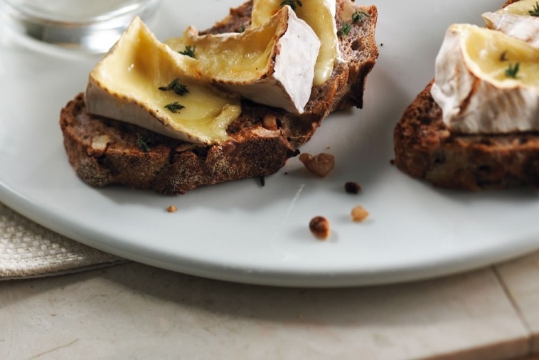 nut bread with camembert au gratin grilled fruit brochettes