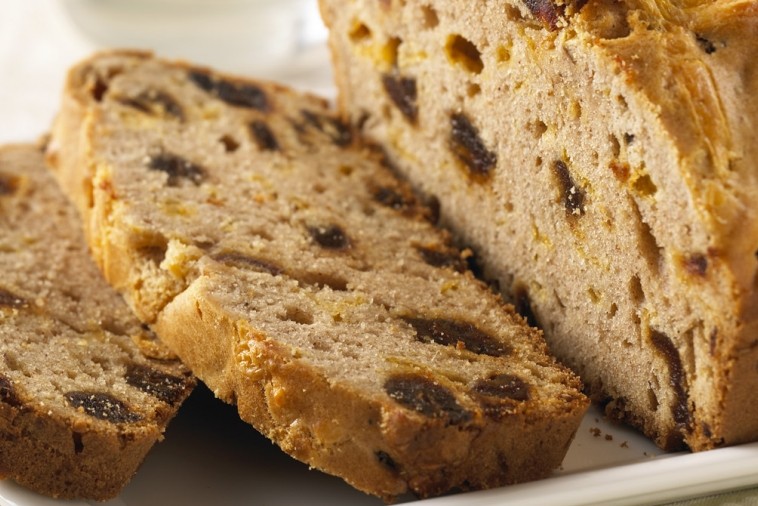 spice cake with canadian cheddar and dates cooking club size