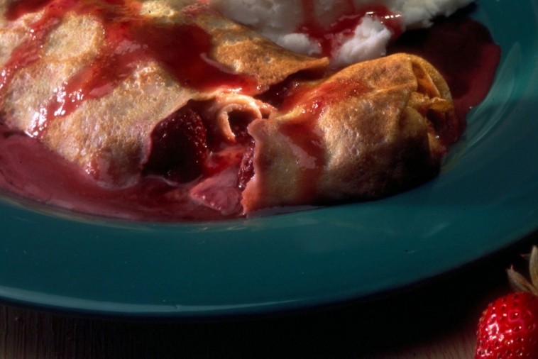strawberry cream cheese crepes