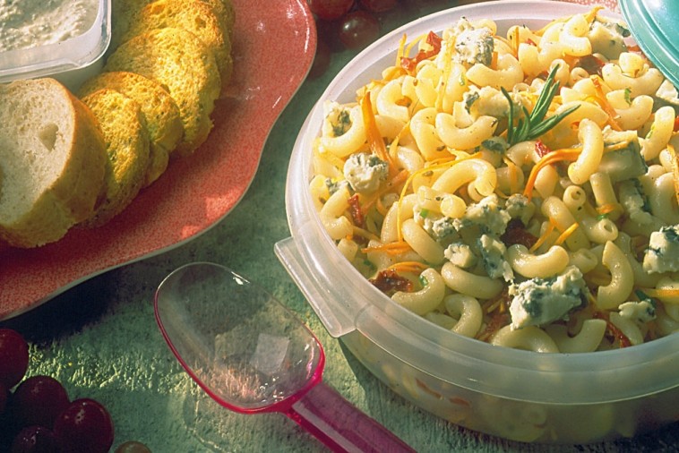 sun dried tomato and borgonzola macaroni salad