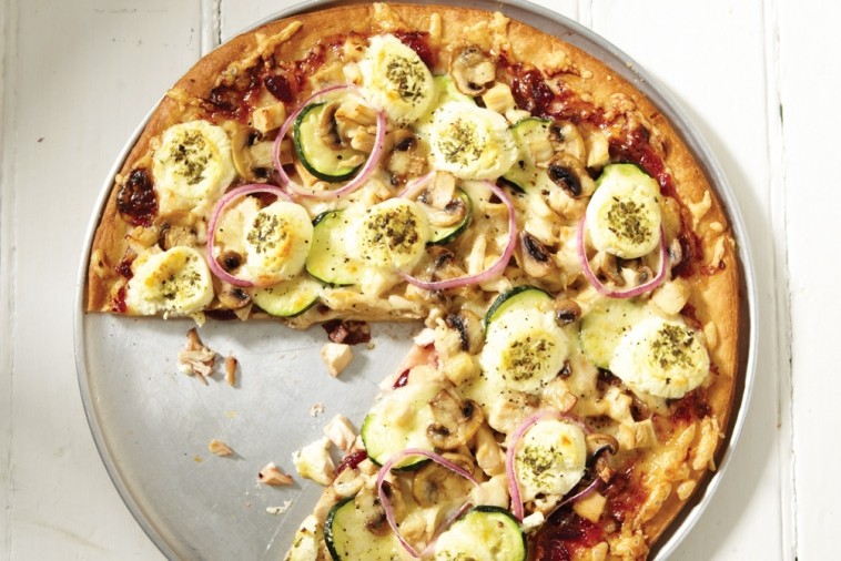 thanksgiving pizza with smoked gouda