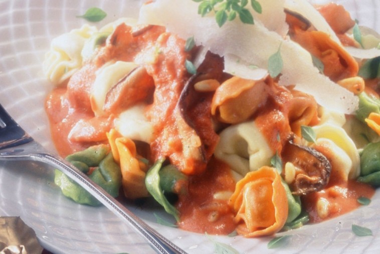 tortellini with rosee sauce tortellini alla crema rosa