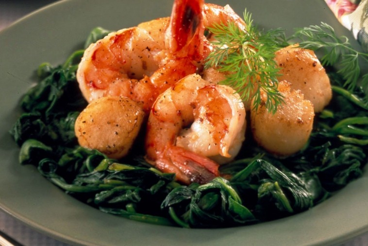 warm seafood spinach salad with balsamic vinegar