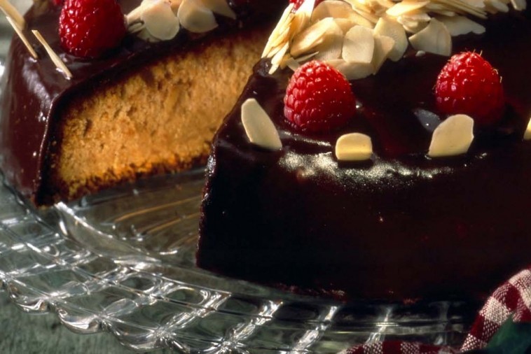 white chocolate and raspberry cake
